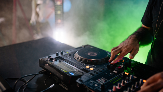 Electric Feel – Indie sleaze dance party